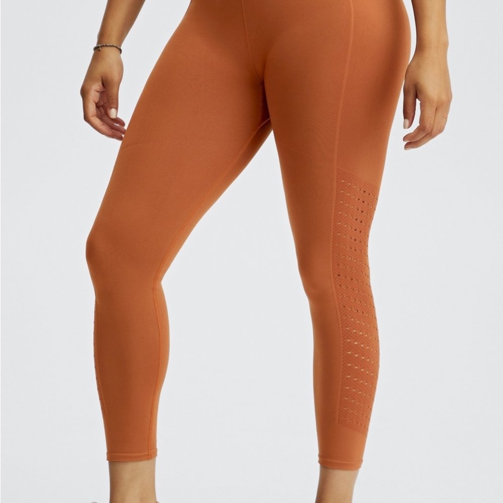 Fabletics Sync Seamless High-Waisted 7/8 Legging